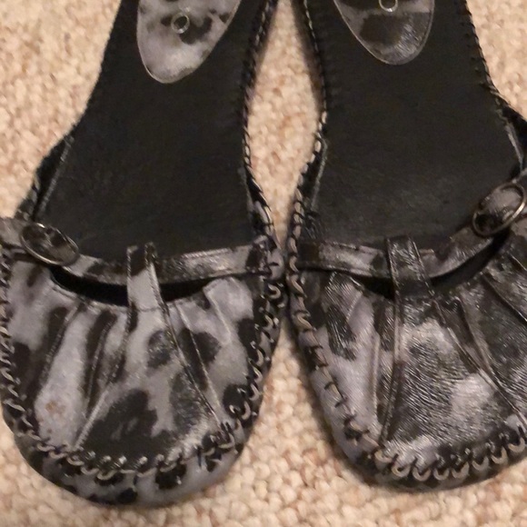 Used slippers - Picture 2 of 5